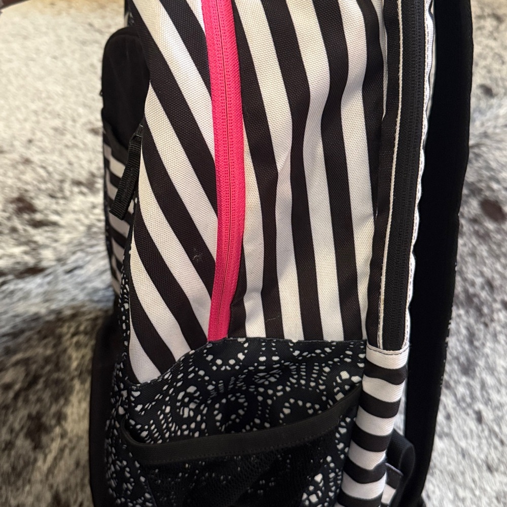 Black and pink Roxy backpack - Picture 2 of 2